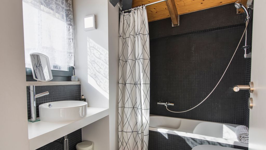 Bairro Alto Flat: Balcony Views by LovelyStay
