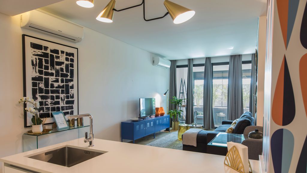 Modern & colourful flat in Graça by LovelyStay