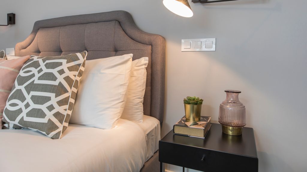Modern & colourful flat in Graça by LovelyStay