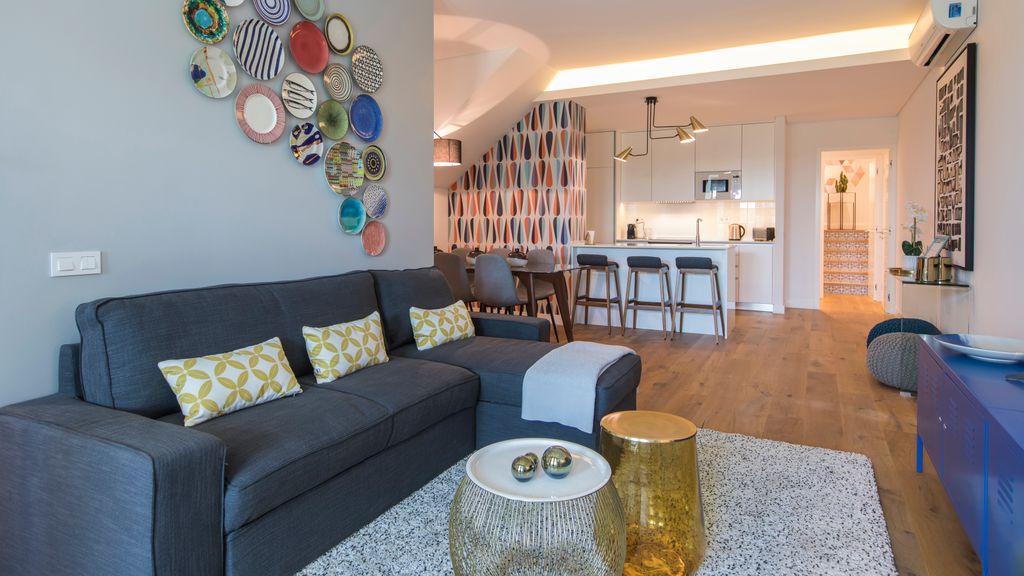 Modern & colourful flat in Graça by LovelyStay