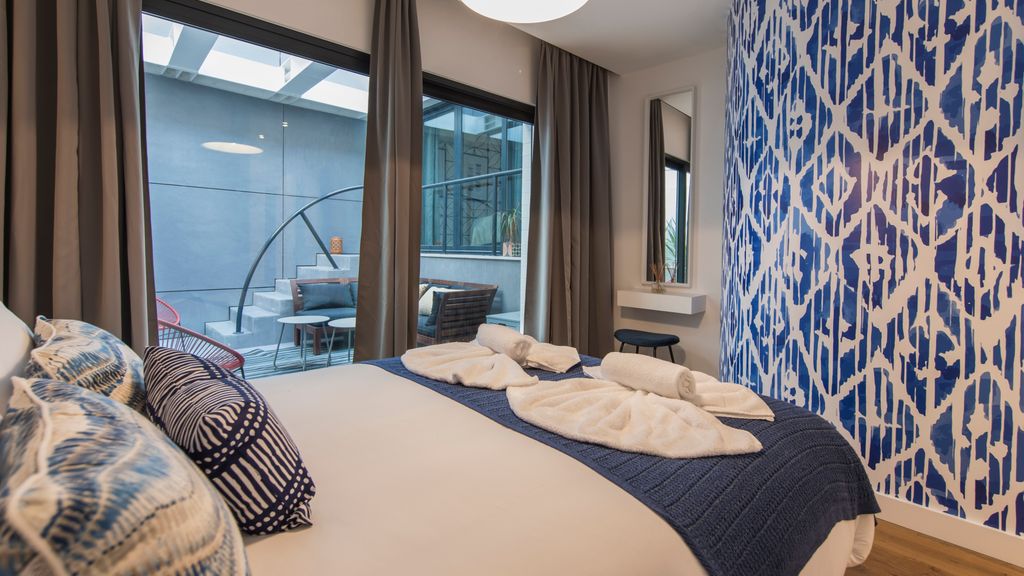 Modern & colourful flat in Graça by LovelyStay