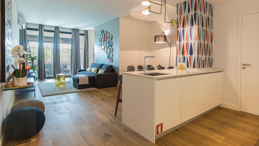 Modern & colourful flat in Graça by LovelyStay