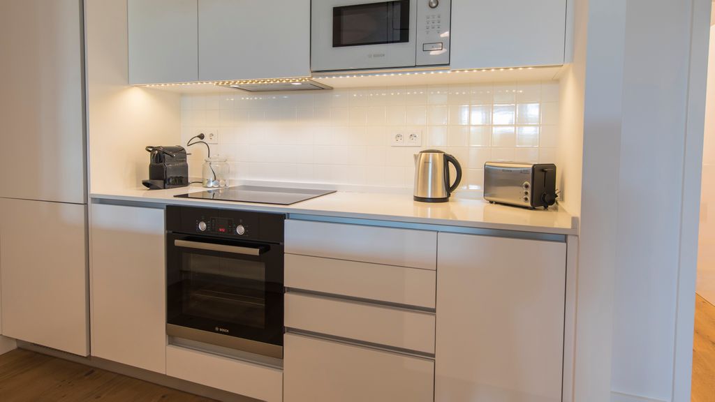 Modern & colourful flat in Graça by LovelyStay