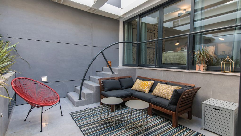 Modern & colourful flat in Graça by LovelyStay