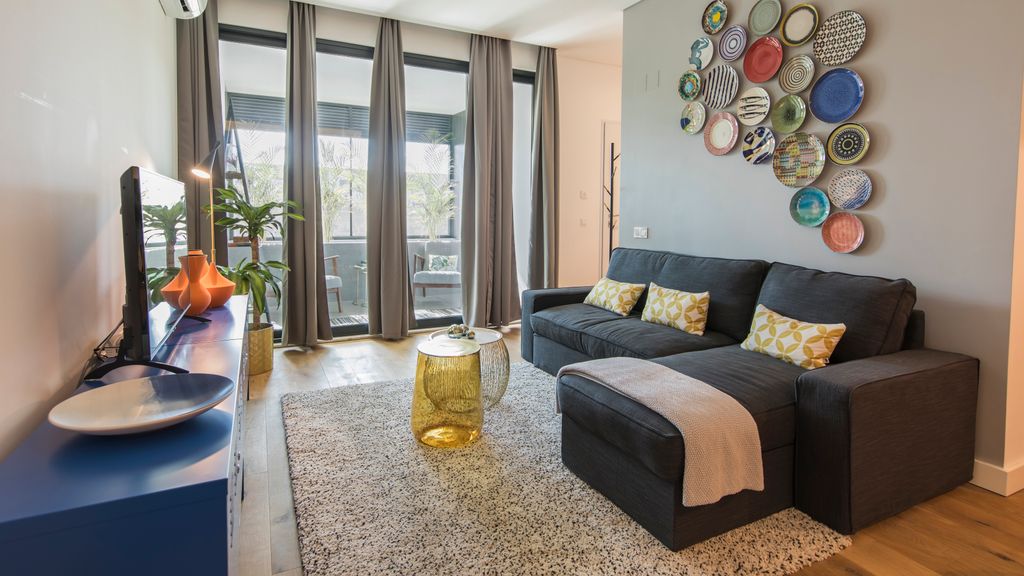 Modern & colourful flat in Graça by LovelyStay