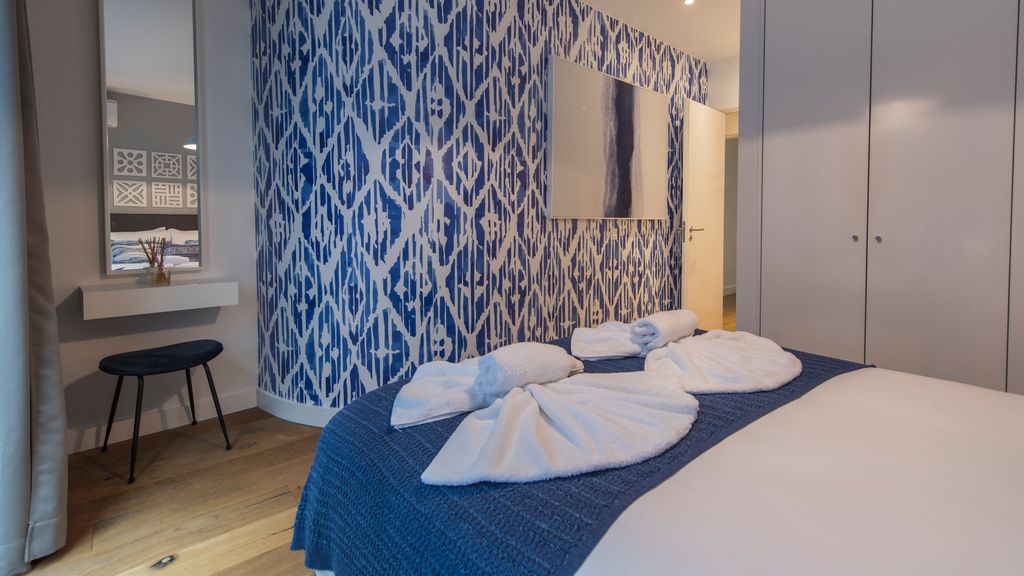Modern & colourful flat in Graça by LovelyStay