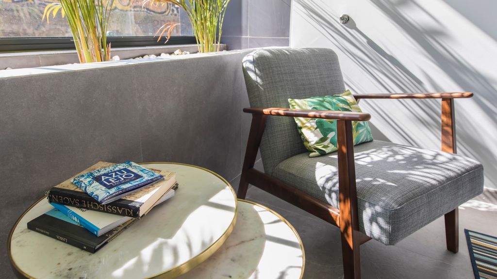 Modern & colourful flat in Graça by LovelyStay