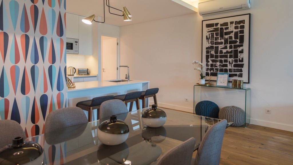 Modern & colourful flat in Graça by LovelyStay