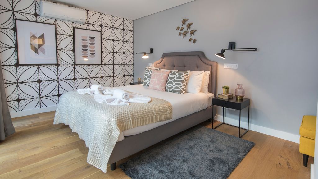 Modern & colourful flat in Graça by LovelyStay