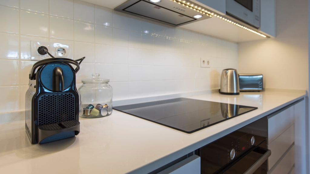 Modern & colourful flat in Graça by LovelyStay
