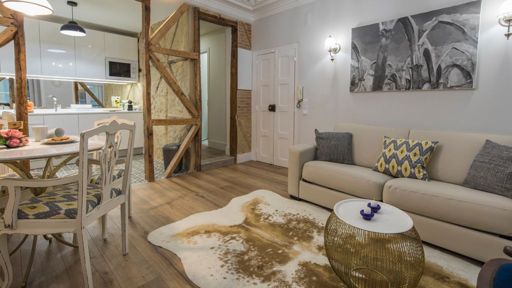 Vintage Flat Near Santa Justa's Lift by LovelyStay