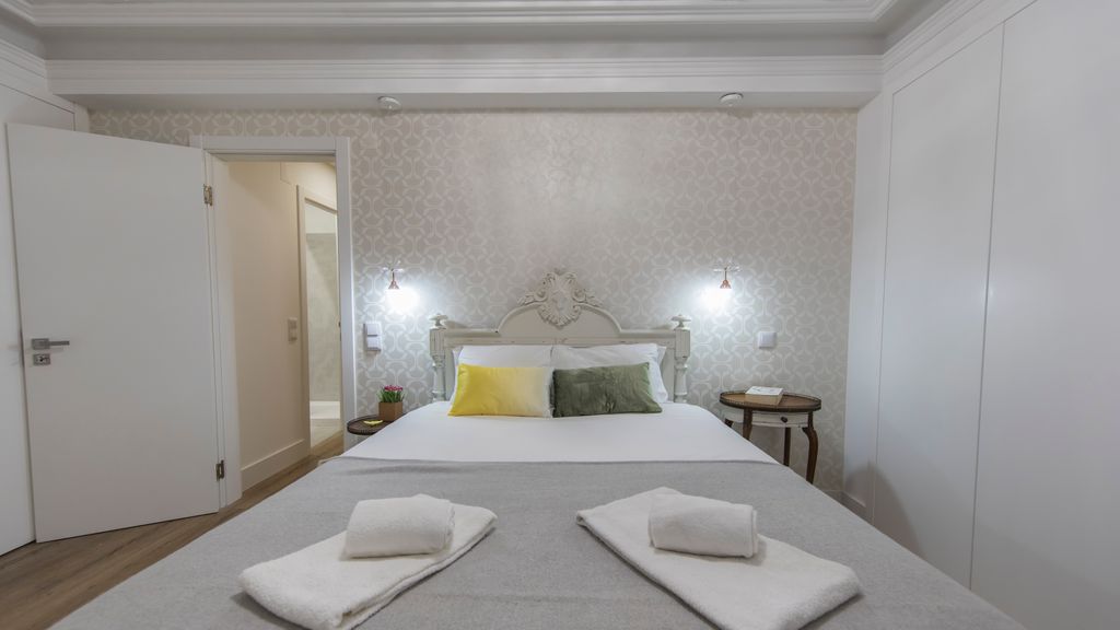 Vintage Flat Near Santa Justa's Lift by LovelyStay