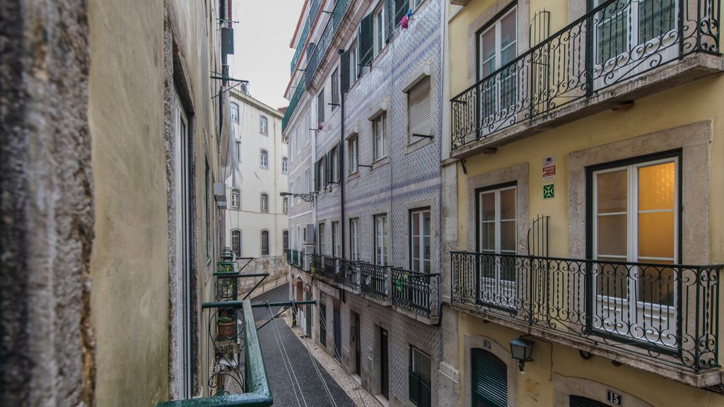 Vintage Flat Near Santa Justa's Lift by LovelyStay