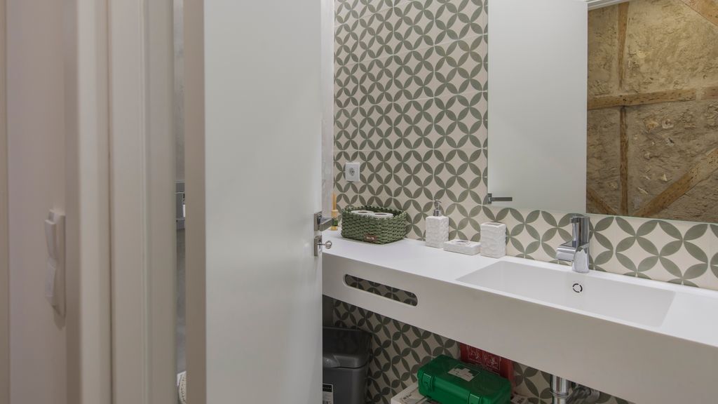Vintage Flat Near Santa Justa's Lift by LovelyStay