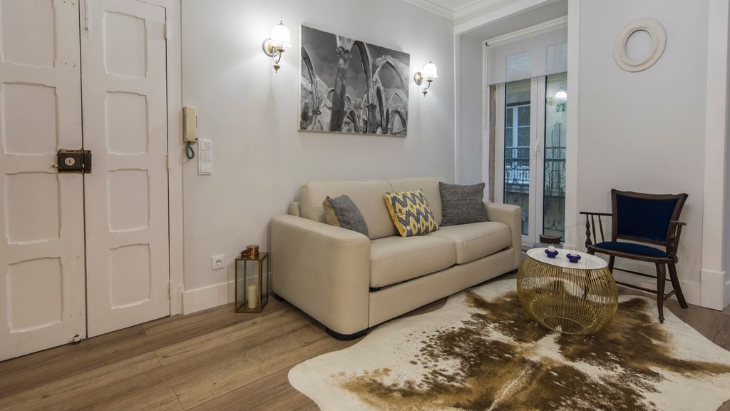 Vintage Flat Near Santa Justa's Lift by LovelyStay