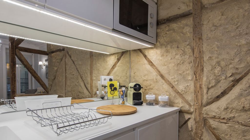 Vintage Flat Near Santa Justa's Lift by LovelyStay