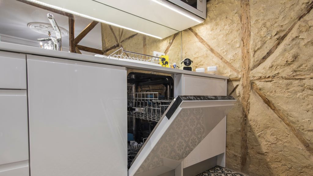 Vintage Flat Near Santa Justa's Lift by LovelyStay
