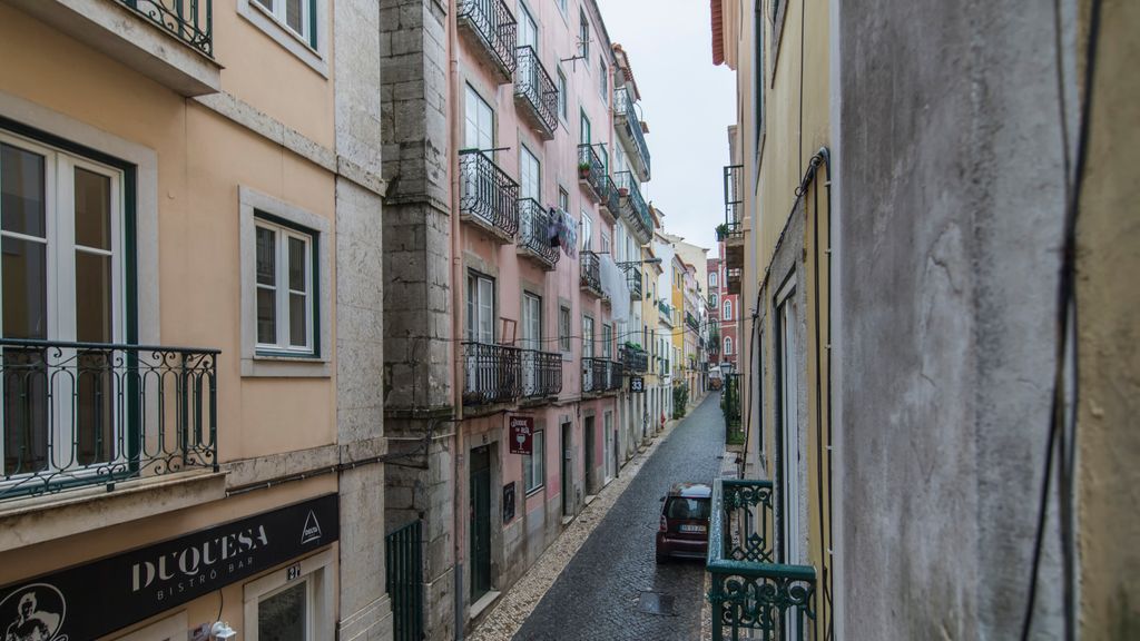 Vintage Flat Near Santa Justa's Lift by LovelyStay