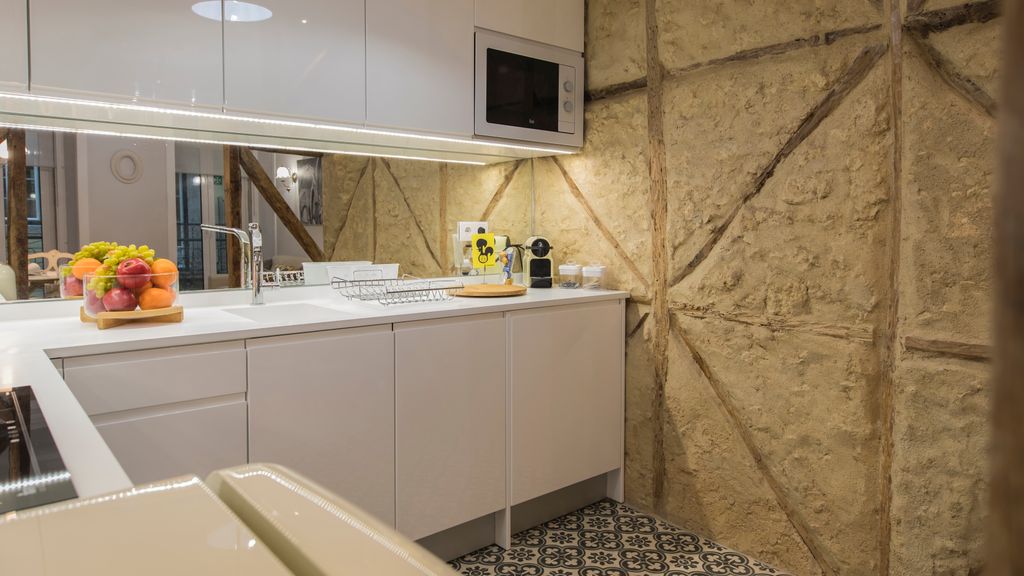 Vintage Flat Near Santa Justa's Lift by LovelyStay