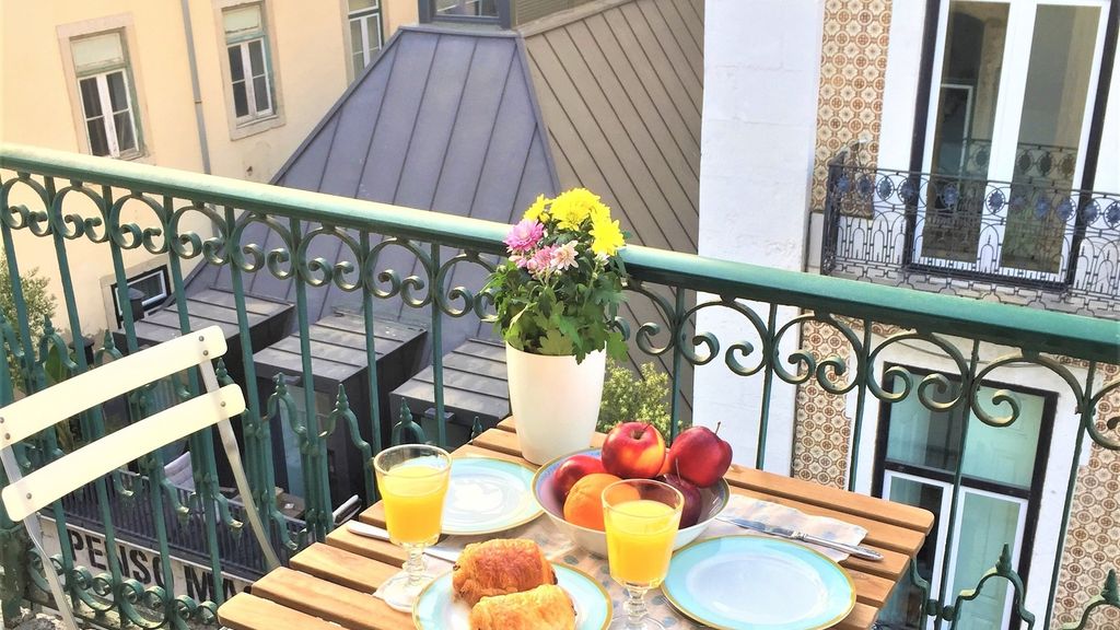 Charming Chiado 2BDR W/Balcony by LovelyStay
