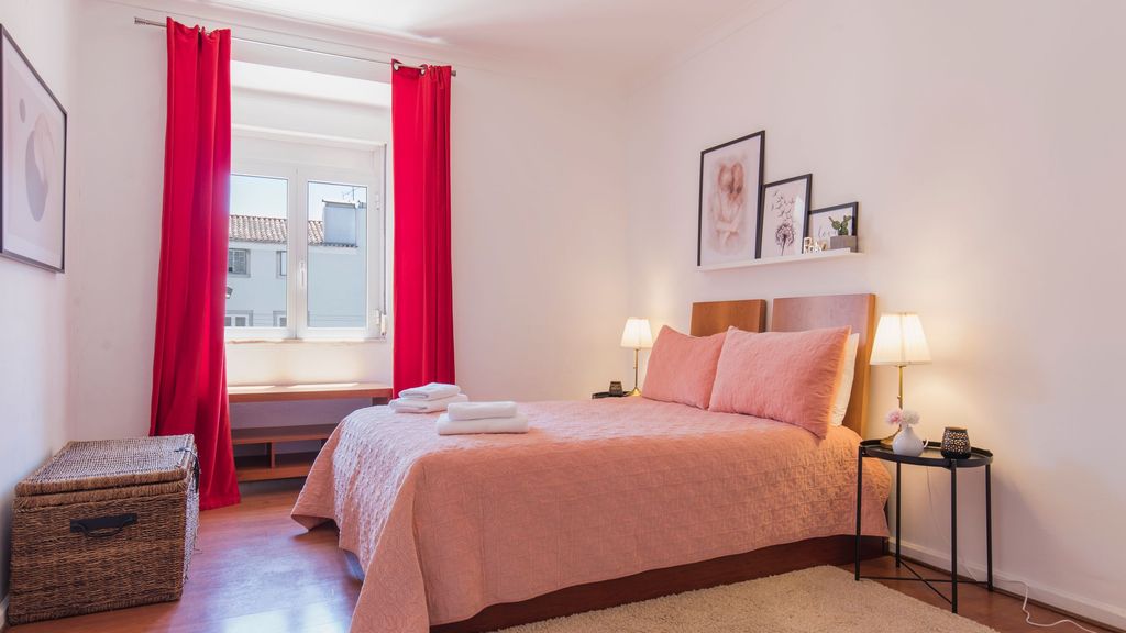 Charming Chiado 2BDR W/Balcony by LovelyStay