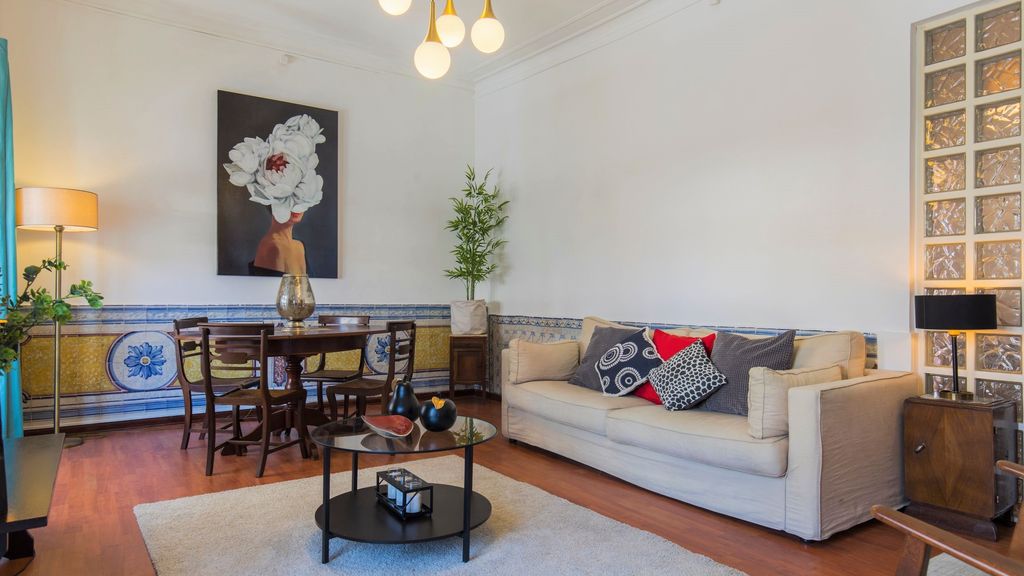 Charming Chiado 2BDR W/Balcony by LovelyStay