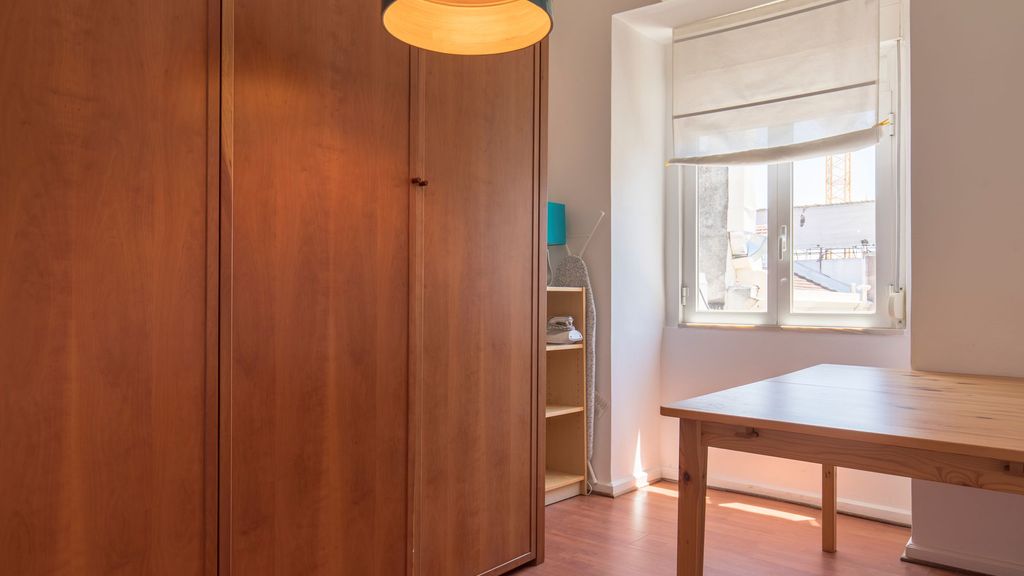 Charming Chiado 2BDR W/Balcony by LovelyStay