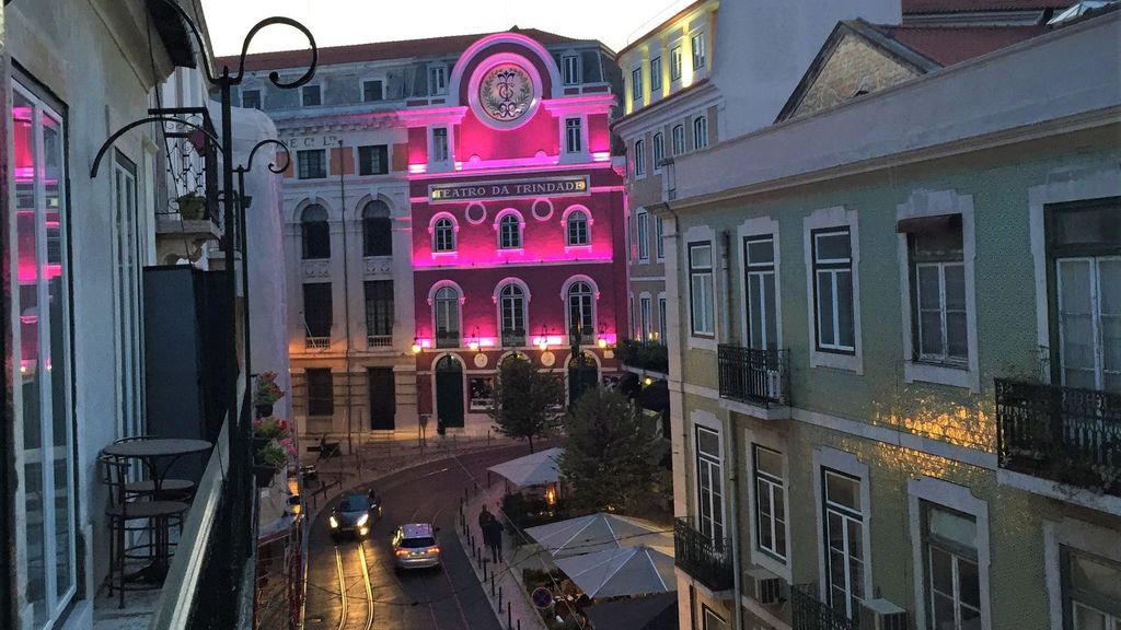 Charming Chiado 2BDR W/Balcony by LovelyStay