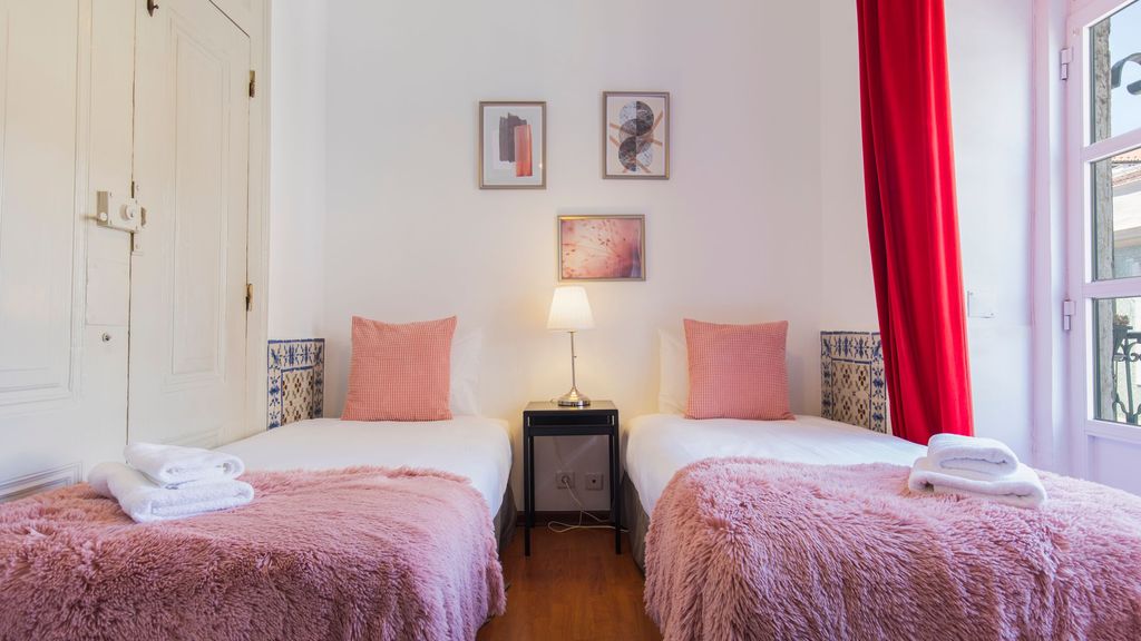 Charming Chiado 2BDR W/Balcony by LovelyStay