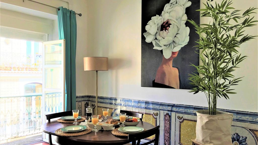 Charming Chiado 2BDR W/Balcony by LovelyStay
