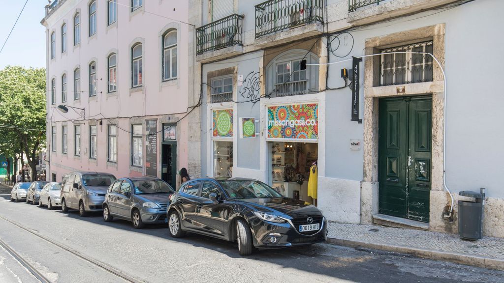 Charming Chiado 2BDR W/Balcony by LovelyStay