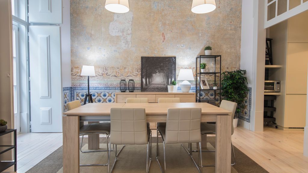 3 Bedroom Downtown Wonderwall by LovelyStay