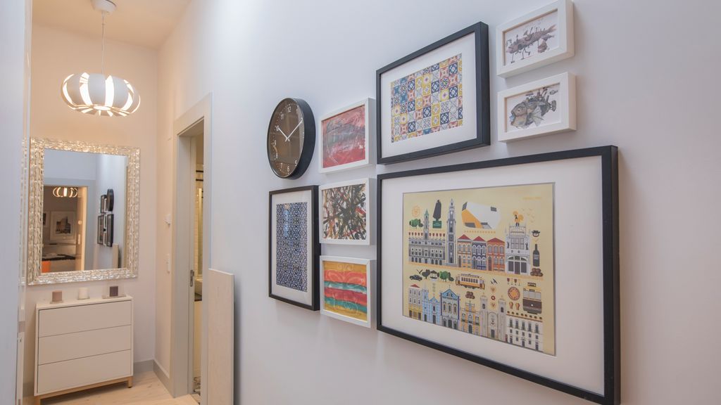 3 Bedroom Downtown Wonderwall by LovelyStay