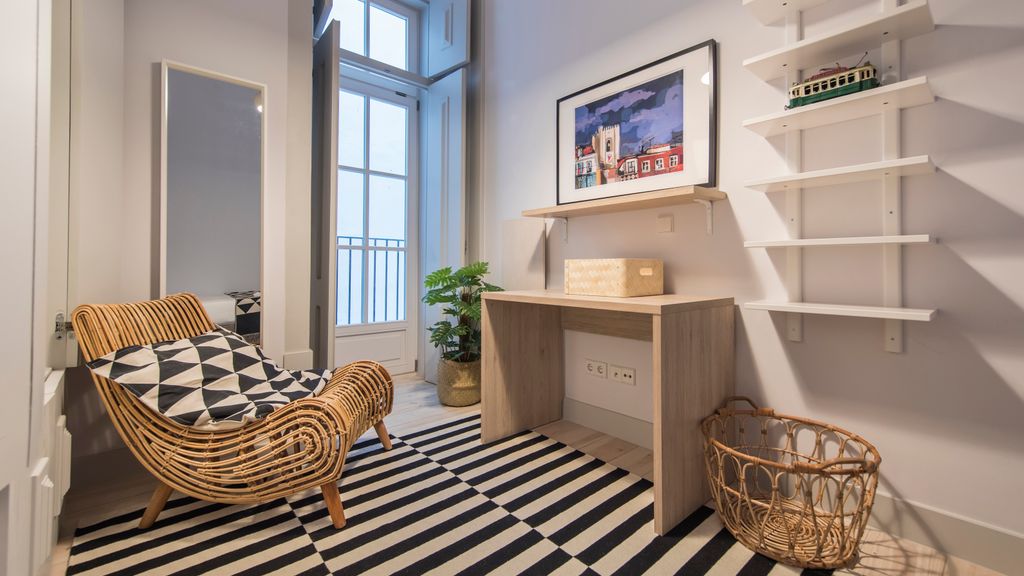 3 Bedroom Downtown Wonderwall by LovelyStay