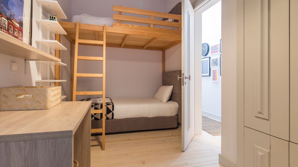 3 Bedroom Downtown Wonderwall by LovelyStay