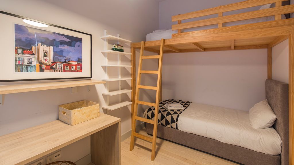 3 Bedroom Downtown Wonderwall by LovelyStay