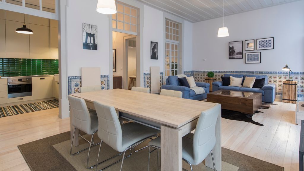 3 Bedroom Downtown Wonderwall by LovelyStay