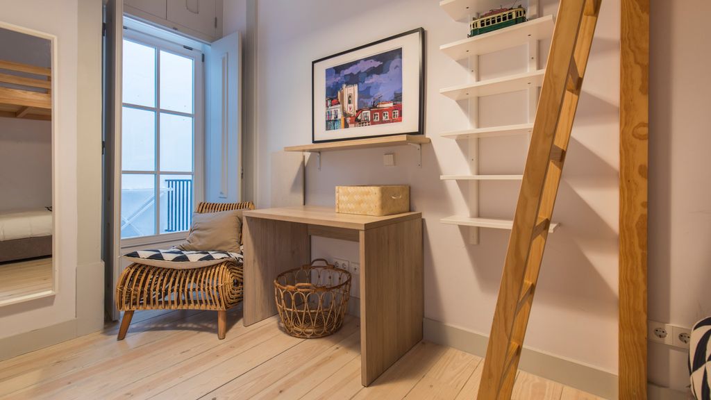 3 Bedroom Downtown Wonderwall by LovelyStay