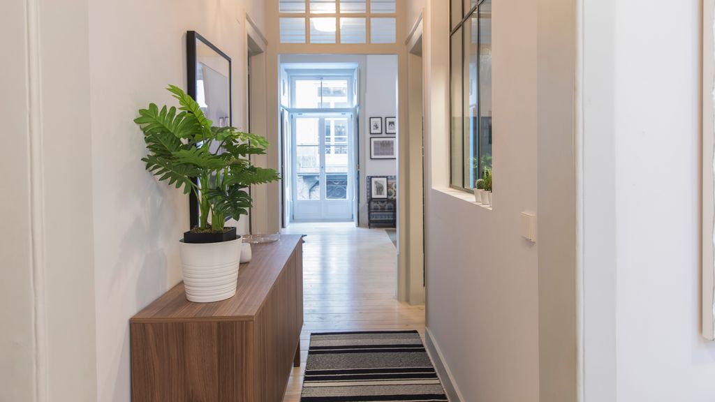 3 Bedroom Downtown Wonderwall by LovelyStay