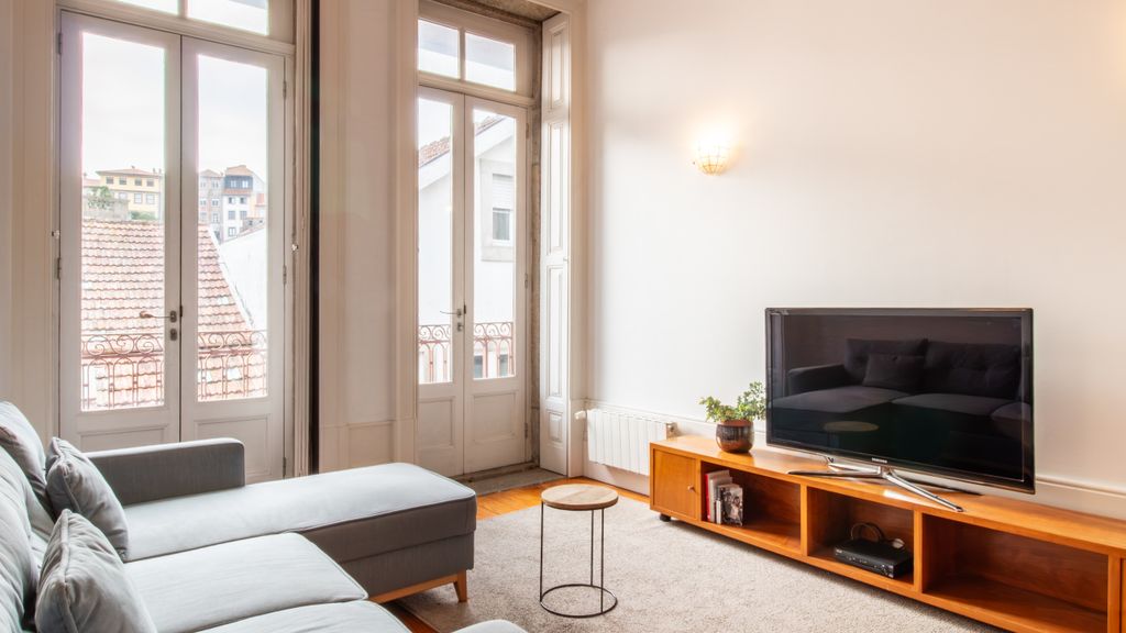 Aurora Heights Apartment by LovelyStay
