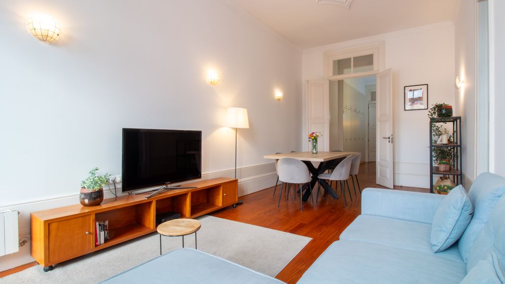 Aurora Heights Apartment by LovelyStay