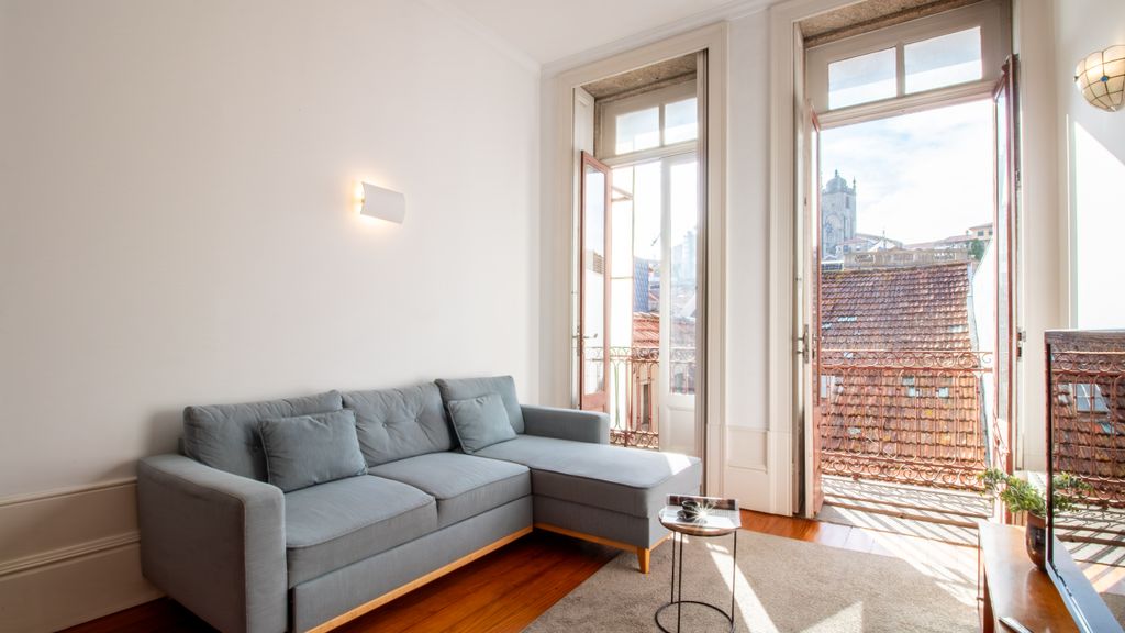 Aurora Heights Apartment by LovelyStay
