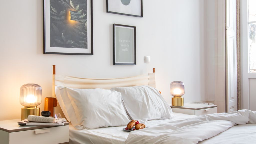 Aurora Heights Apartment by LovelyStay