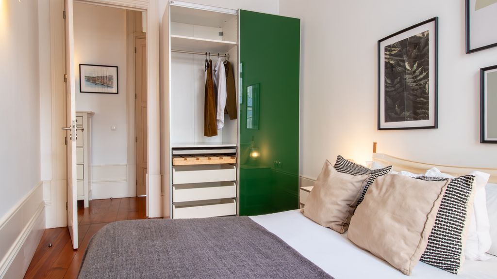 Aurora Heights Apartment by LovelyStay