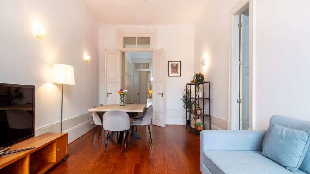 Aurora Heights Apartment by LovelyStay