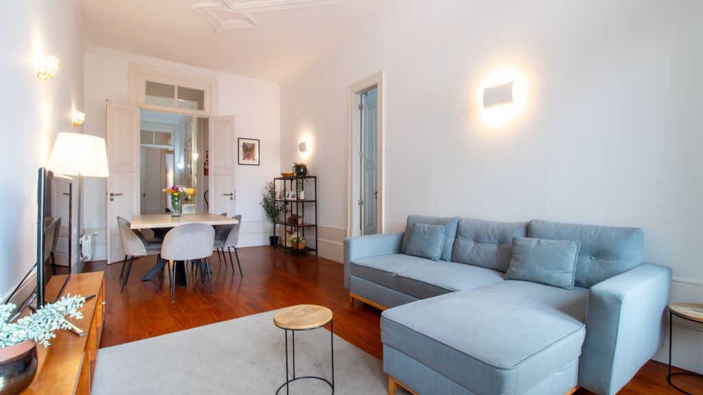 Aurora Heights Apartment by LovelyStay
