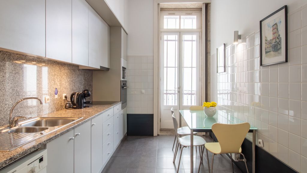 Aurora Heights Apartment by LovelyStay