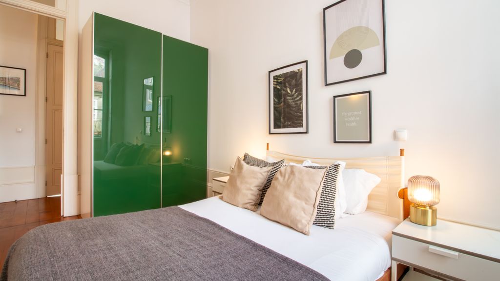 Aurora Heights Apartment by LovelyStay