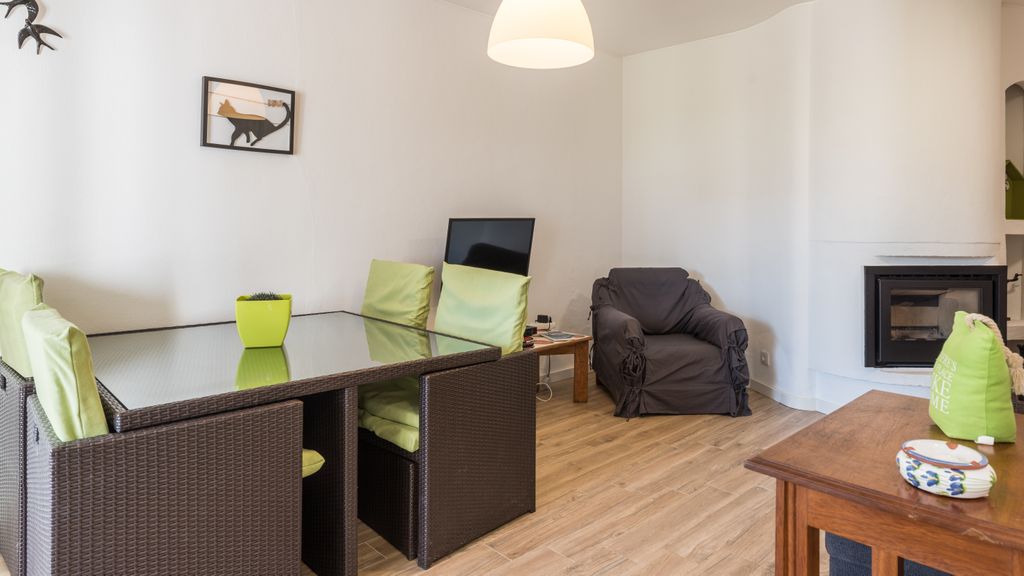 Green Oasis Villa w/Parking by beach by LovelyStay