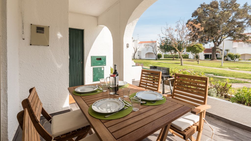 Green Oasis Villa w/Parking by beach by LovelyStay